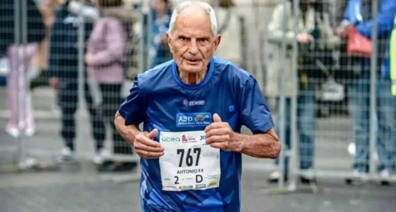 Corre più veloce dell'età il 92enne calabrese Antonio Rao, strepitoso tempo alla Maratona di Roma\n