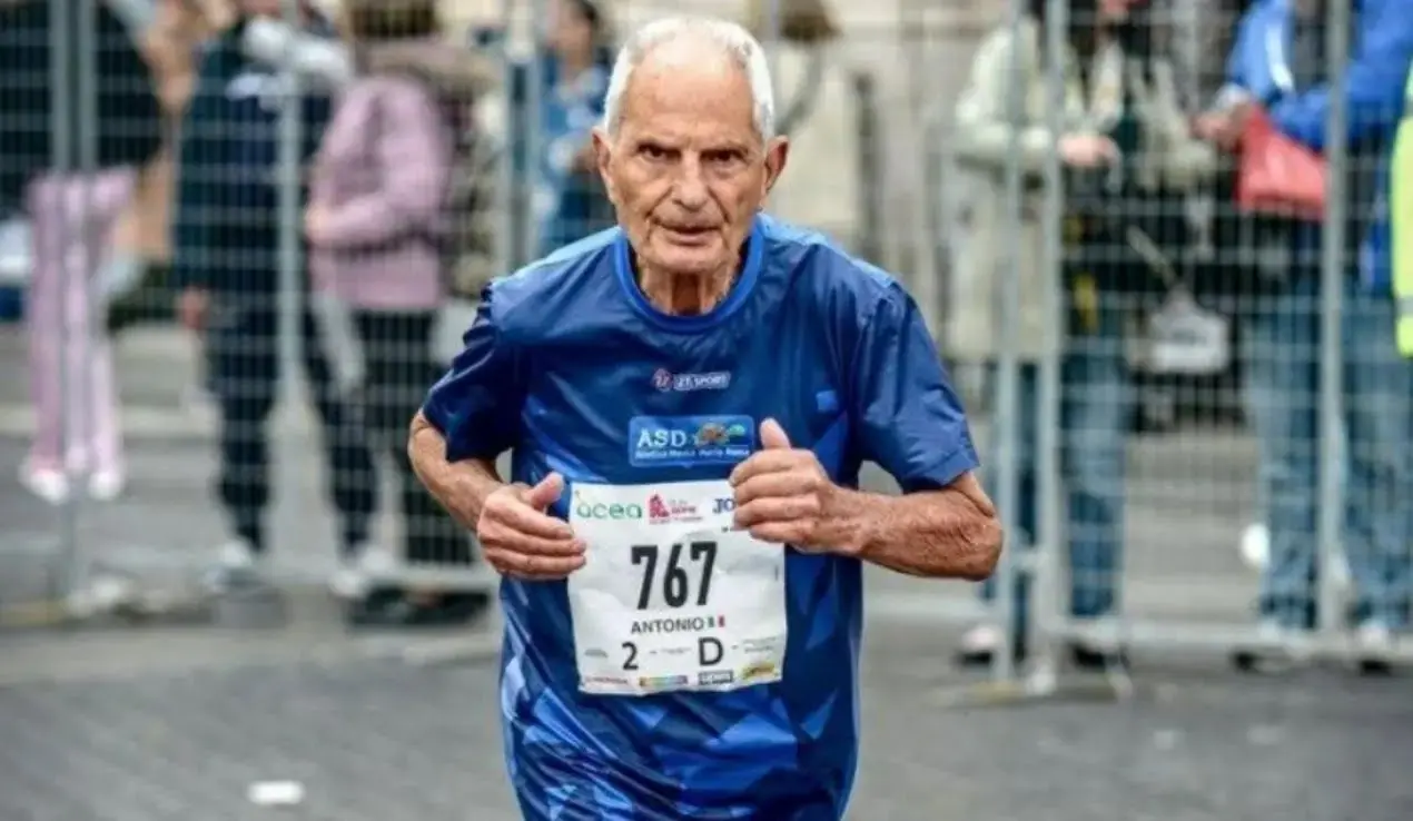 Corre più veloce dell'età il 92enne calabrese Antonio Rao, strepitoso tempo alla Maratona di Roma\n