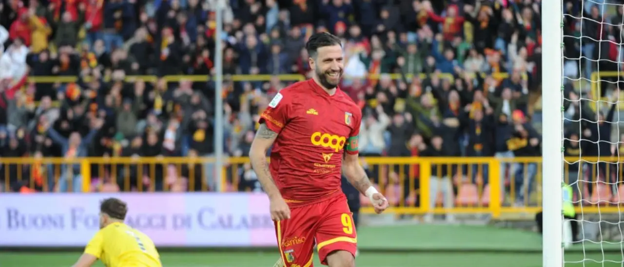 Catanzaro-Cosenza, Iemmello: «Vincere il derby è sempre speciale. Io capocannoniere della serie B? Segno per la squadra»