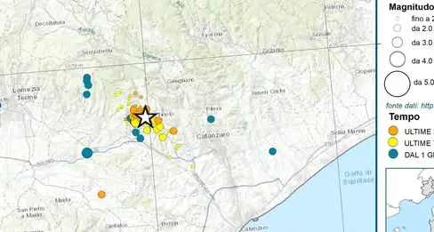 «Un terremoto di magnitudo 5.0 in arrivo\u00A0a Catanzaro»,\u00A0la bufala\u00A0che gira nelle chat. La ProCiv: «Non si possono prevedere»\n