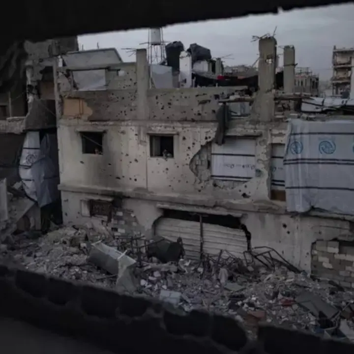 Crolla la tregua, raid israeliani su Gaza: centinaia di morti negli attacchi iniziati all’alba\n