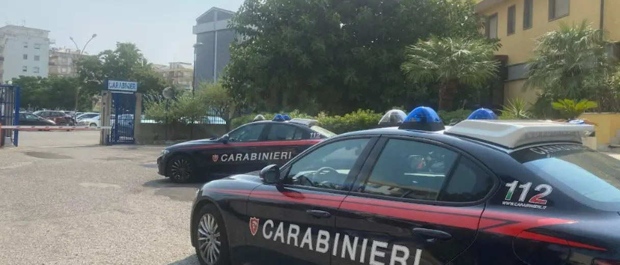 Cibo scaduto e lavoro in nero, a Montepaone chiusa attività commerciale e multato il titolare\n