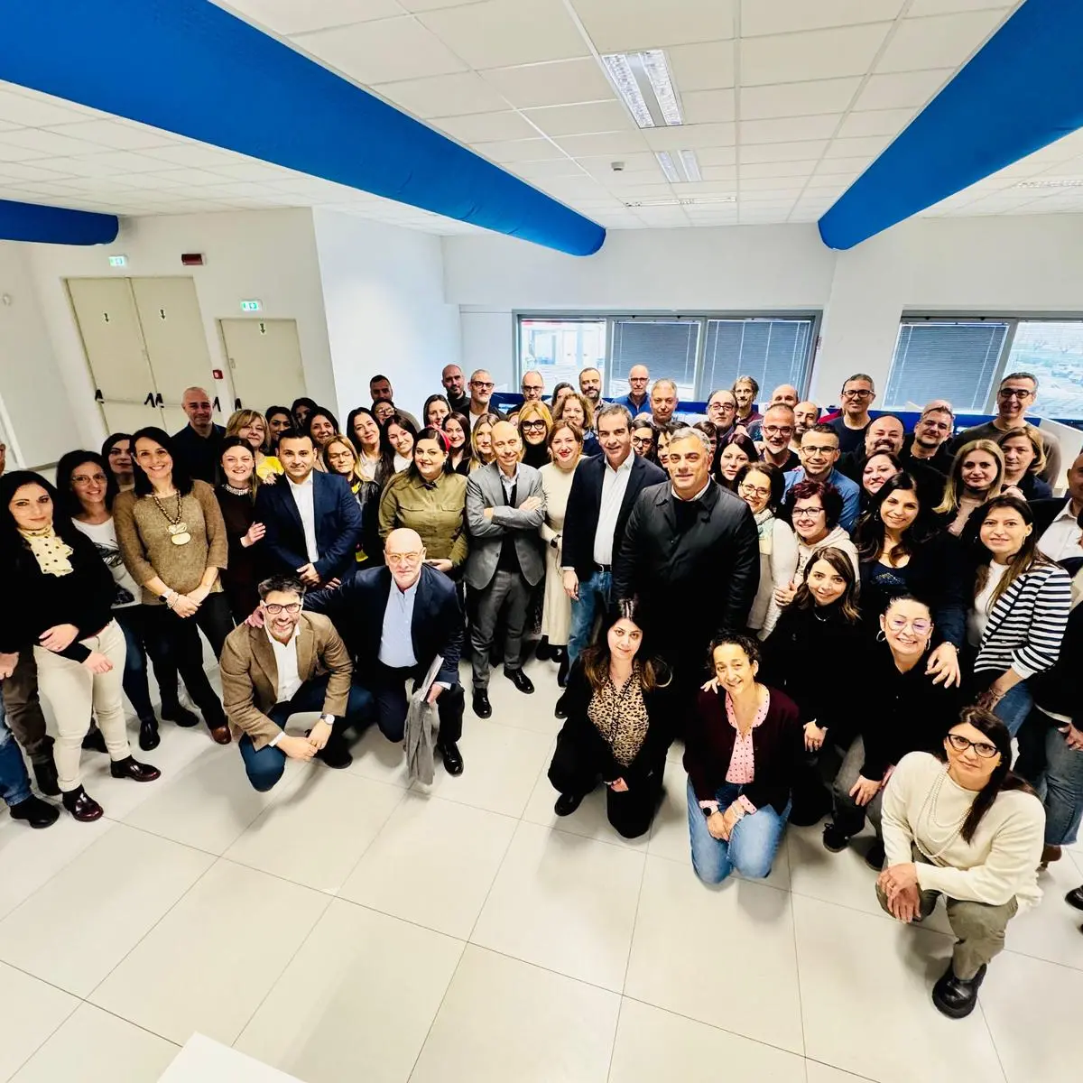 Occhiuto fa visita ai lavoratori Abramo nelle sedi Konecta di Rende e Crotone:\u00A0«Felice di aver risolto la vertenza»\n