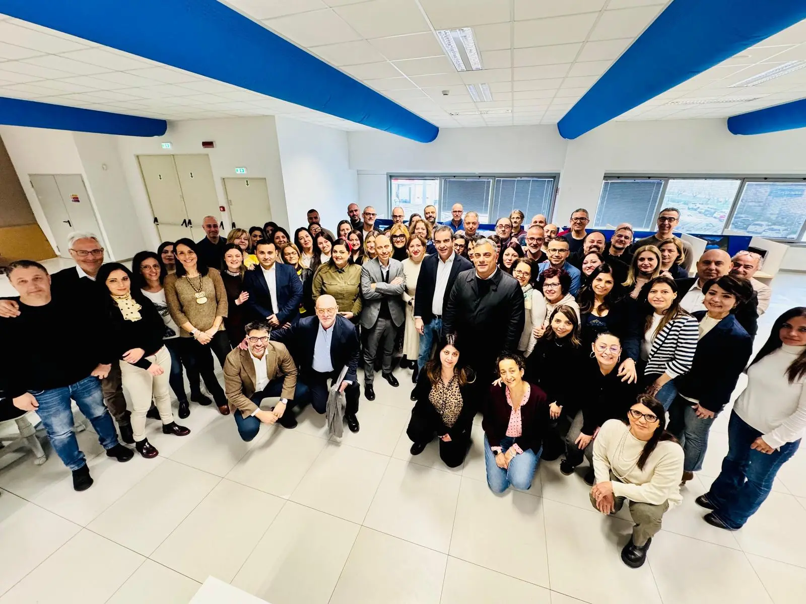 Occhiuto fa visita ai lavoratori Abramo nelle sedi Konecta di Rende e Crotone:\u00A0«Felice di aver risolto la vertenza»\n