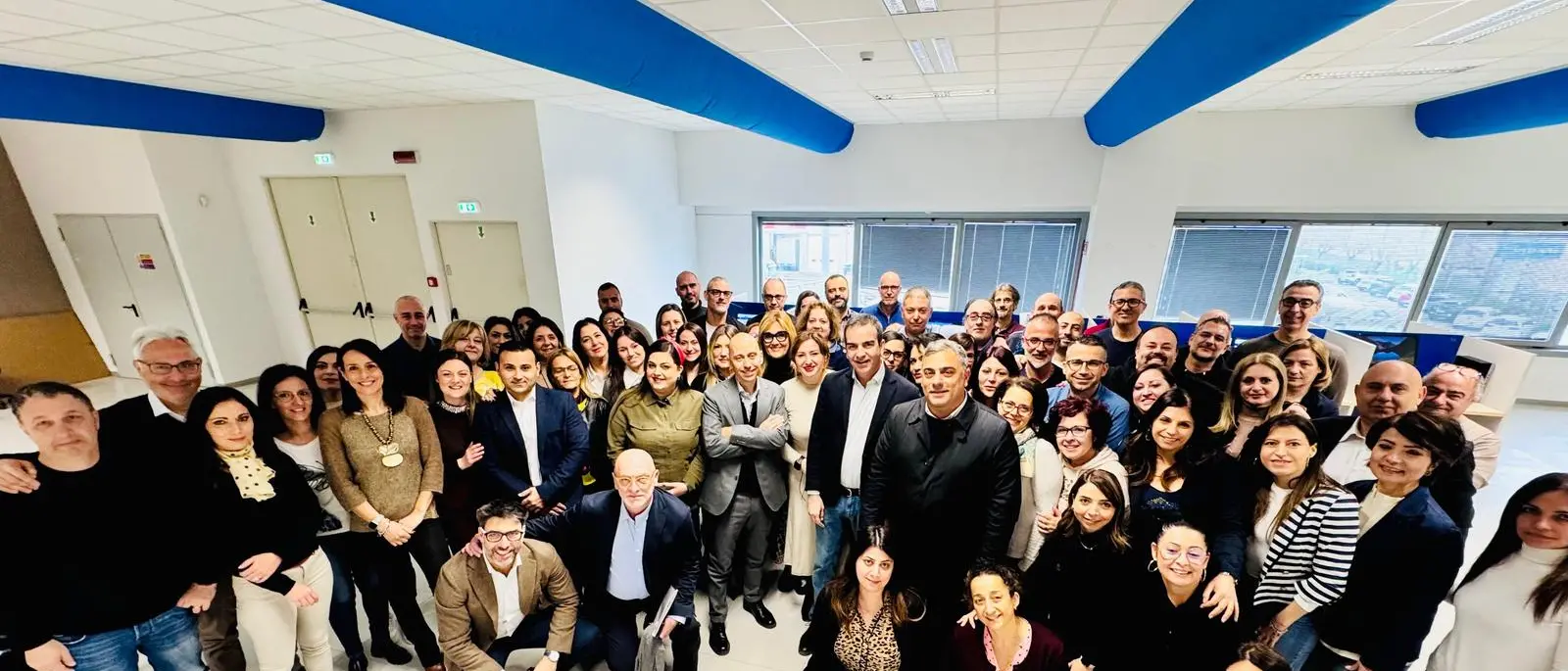 Occhiuto fa visita ai lavoratori Abramo nelle sedi Konecta di Rende e Crotone:\u00A0«Felice di aver risolto la vertenza»\n