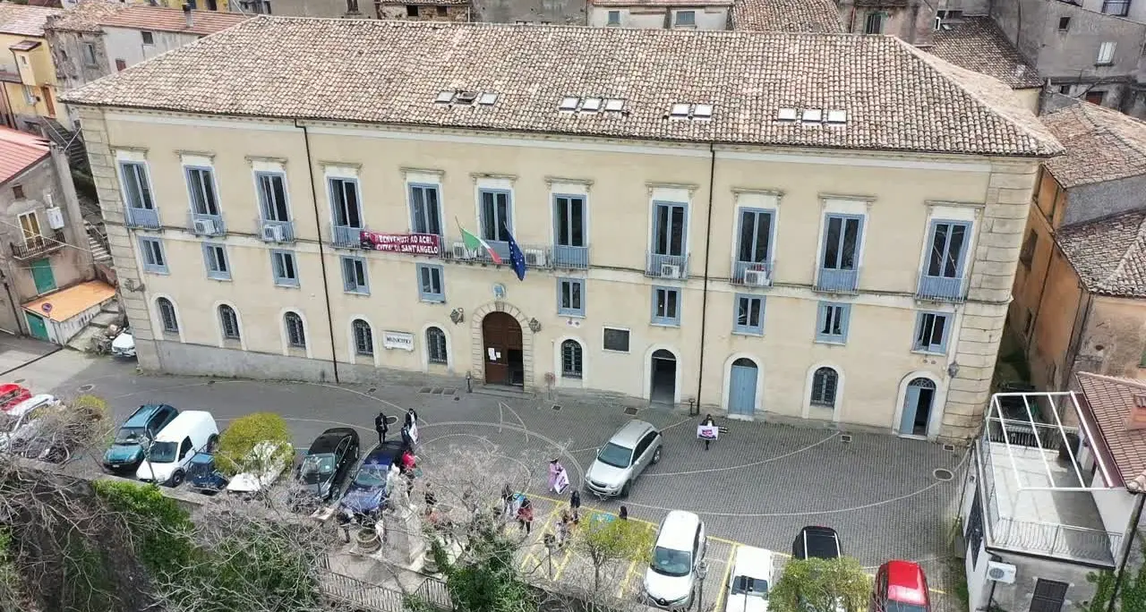 Acri, acqua vietata anche per lavarsi: dopo blackout e caos carburanti è una nuova emergenza\n