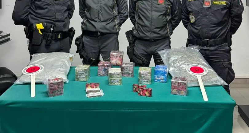 Maxi sequestro di droga nel Crotonese: rinvenuti in una villetta disabitata quasi dieci chili di hashish e due di marijuana