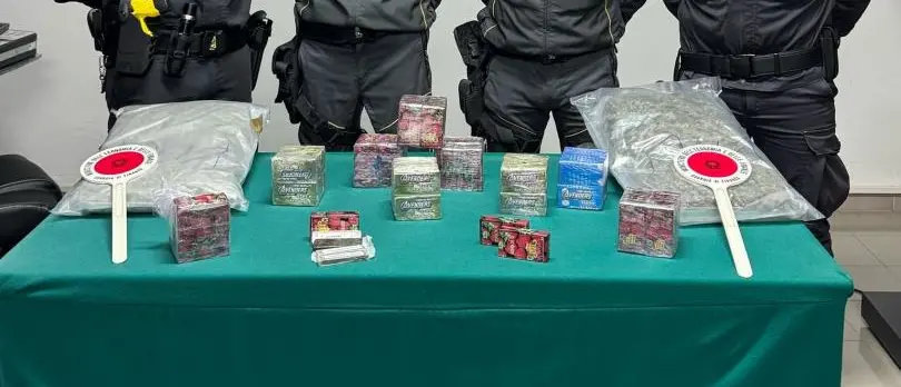 Maxi sequestro di droga nel Crotonese: rinvenuti in una villetta disabitata quasi dieci chili di hashish e due di marijuana
