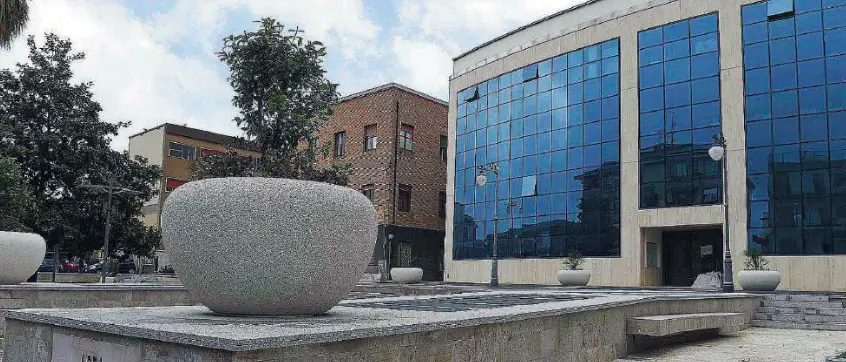 Vibo, istituita una “tassa” da 600 euro per chi chiede la cittadinanza jure sanguinis: «Troppe richieste»