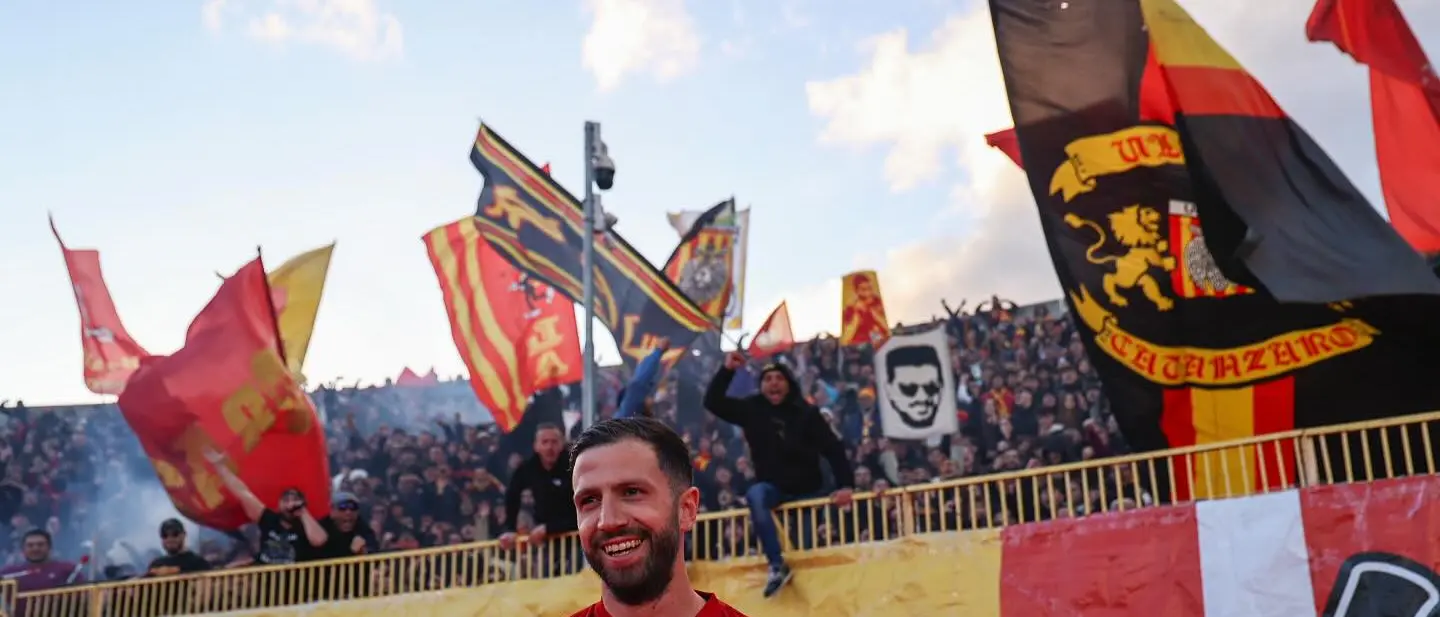 Il Catanzaro si gode la pausa prima del rush finale: otto partite per conquistare i playoff\n