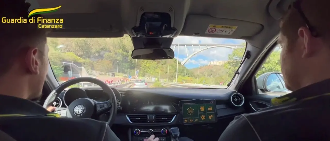 Promettevano di investire i risparmi ma incassavano tutto loro: due arresti e 1,8 milioni di euro sequestrati –\u00A0NOMI\n