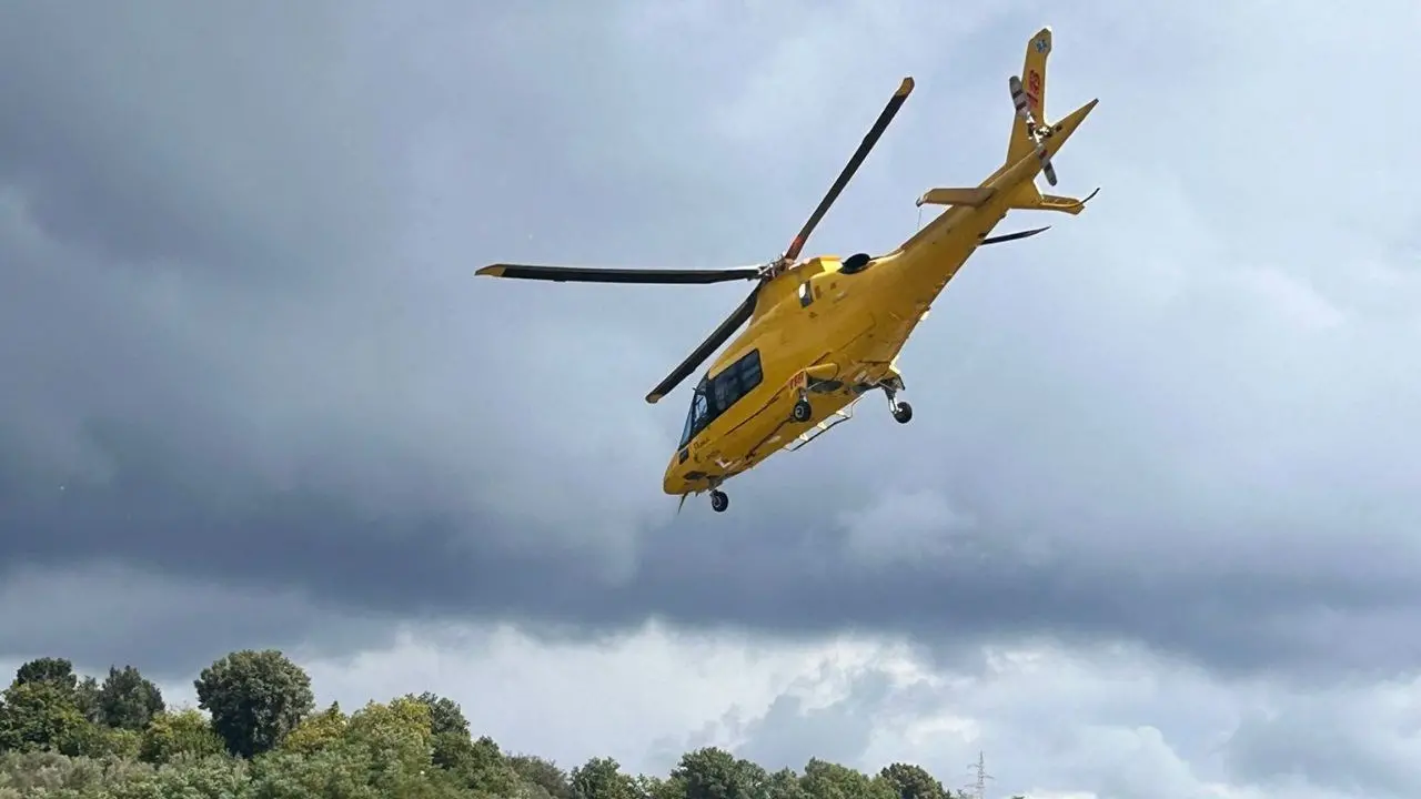 Paura nel Crotonese, l’elisoccorso chiamato per un bimbo di tre mesi arriva in 40 minuti ma ha finito il carburante\n