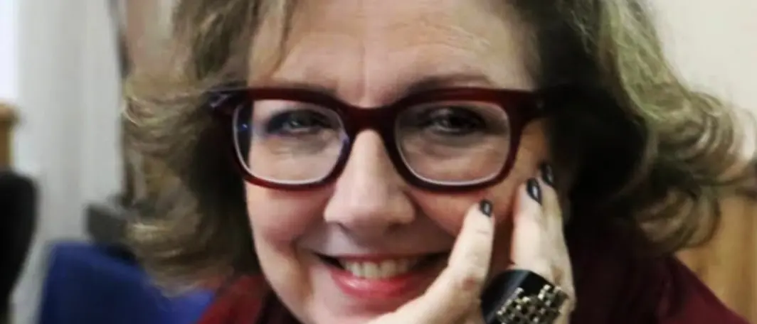 Intervista alla poetessa Anna Lauria: «I versi strumento di resistenza e\u00A0speranza, anche nei momenti più bui ci sono sprazzi di luce»