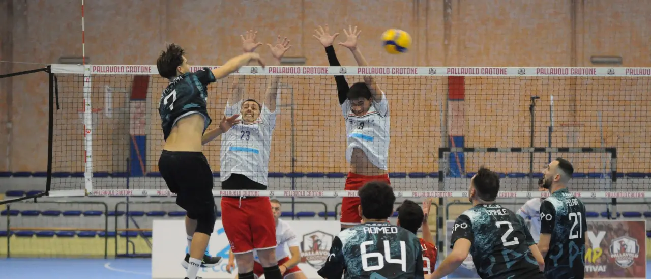 Volley, final four di Coppa Calabria: Crotone, Taurianova, Praia e Paola cercano il primo trofeo stagionale\n