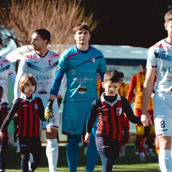 Serie D, la Vibonese attende l'Acireale allo stadio Luigi Razza: rossoblù in cerca di continuità dopo il successo di Ragusa