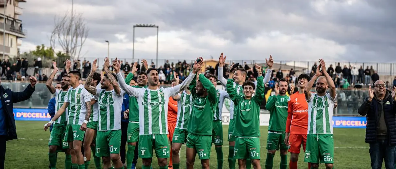 Eccellenza, l'ora della verità con il big match Reggioravagnese-Vigor Lamezia allo stadio Granillo. Spareggio play off tra Soriano e Paolana\n