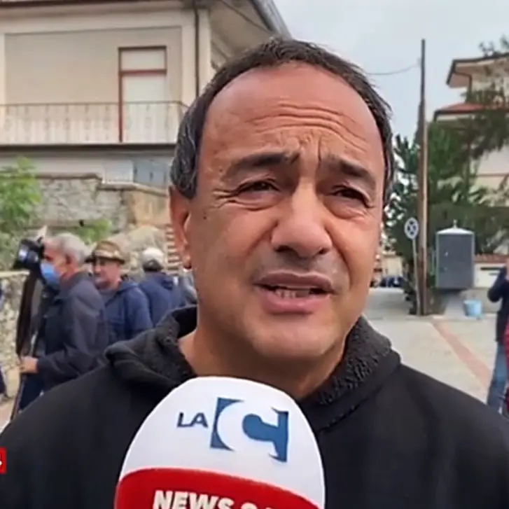 In carcere con un tumore, è morto a Riace il migrante accusato di essere uno scafista. Lucano: «Era innocente»