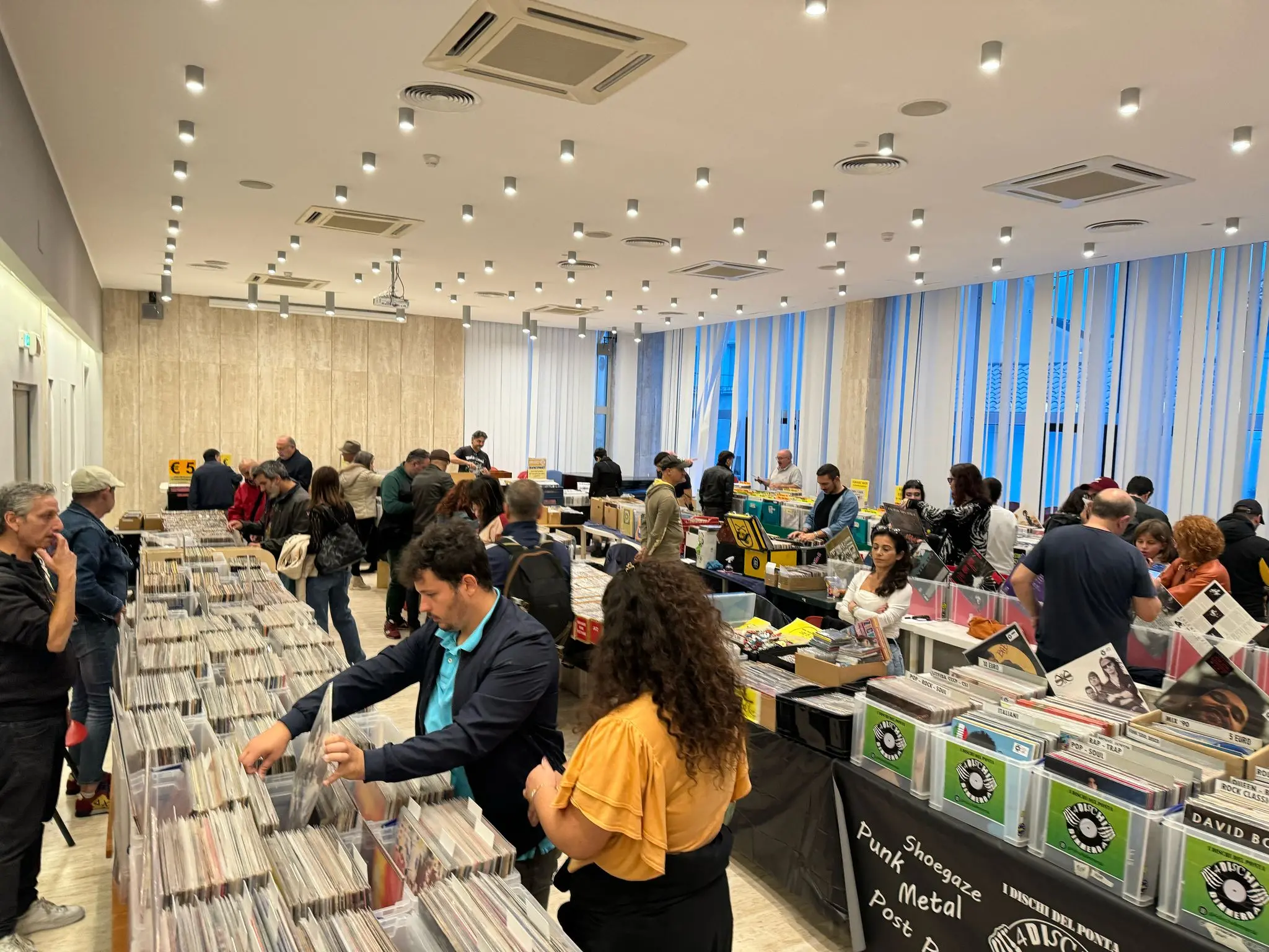 Catanzaro Vinyl Market: al via un fine settimana dedicato agli appassionati di musica tra 33 e 45 giri\n
