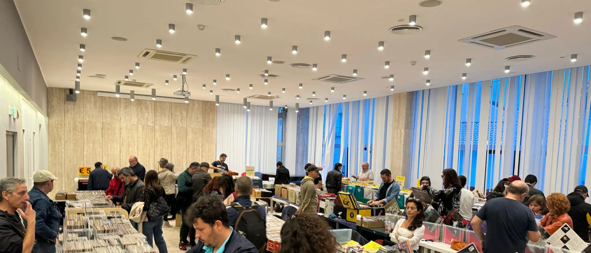 Catanzaro Vinyl Market: al via un fine settimana dedicato agli appassionati di musica tra 33 e 45 giri\n