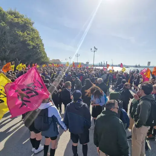 «Uccisi perché hanno compiuto il loro dovere»: con Libera in 50mila a Trapani per ricordare le 1101 vittime della mafia\n