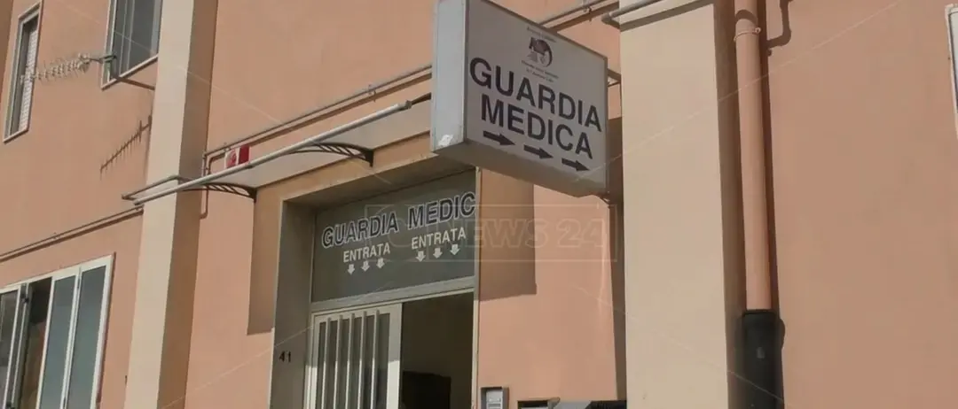 Quindici euro in più all’ora per i medici che lavorano nelle Guardie mediche, arriva il via libera sull’accordo\n