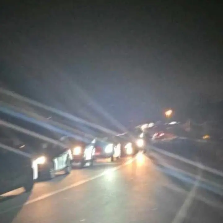 La Statale 106 miete un’altra vittima: muore un 49enne in moto dopo uno scontro con due camion ad Amendolara\n