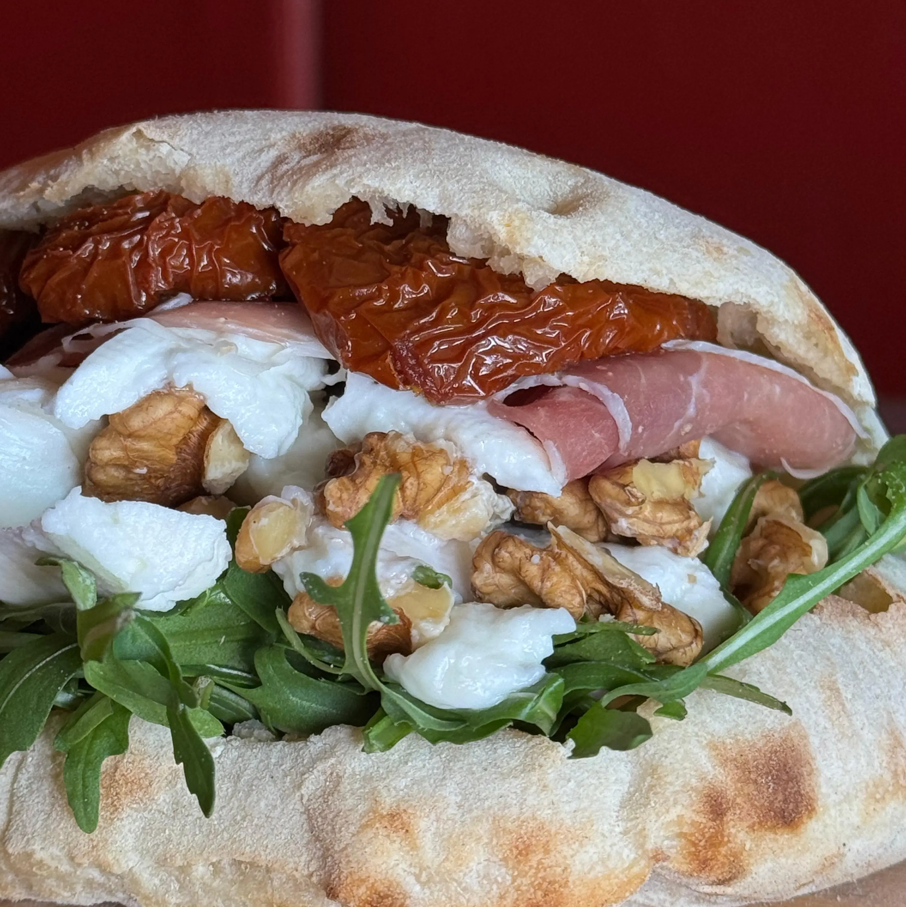 È ancora Brunori mania, nasce il panino dedicato al cantautore calabrese. Ed è già un successo\n