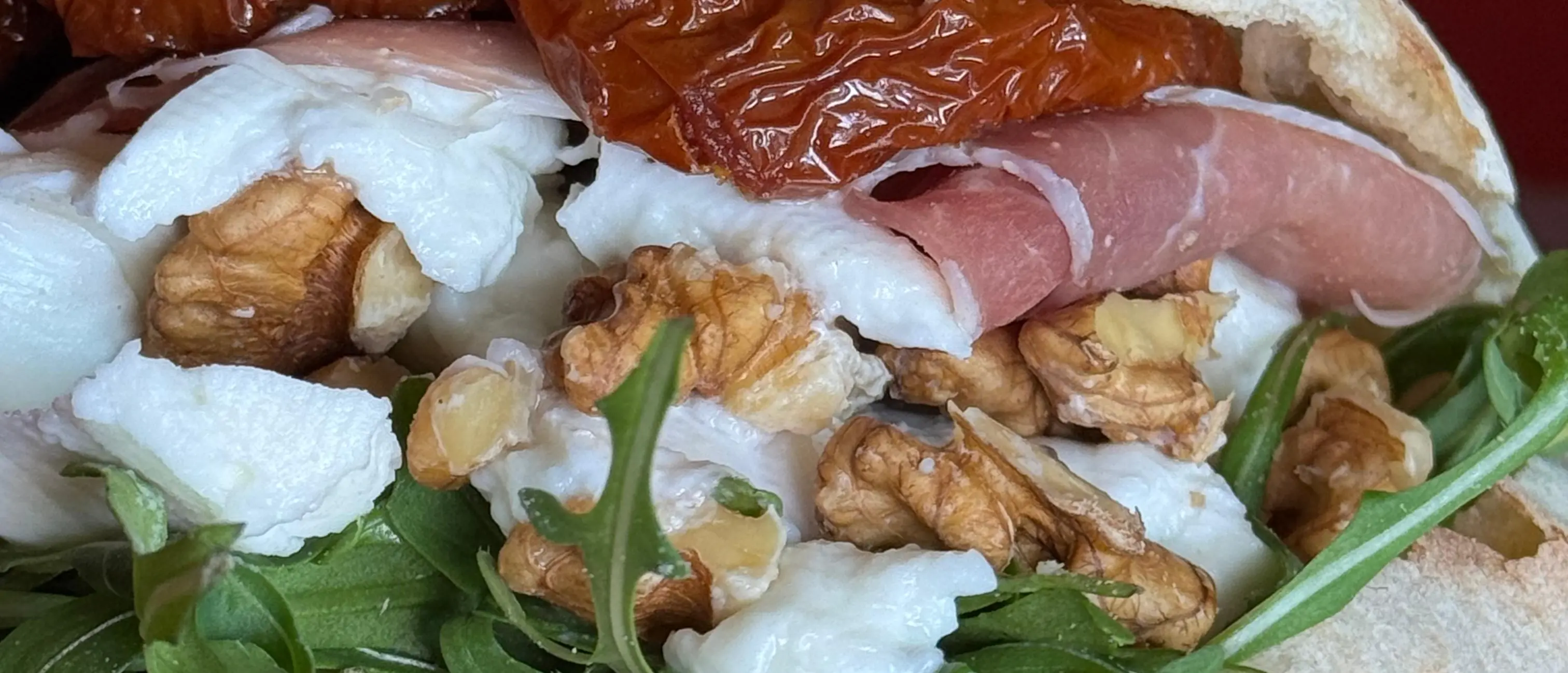 È ancora Brunori mania, nasce il panino dedicato al cantautore calabrese. Ed è già un successo\n