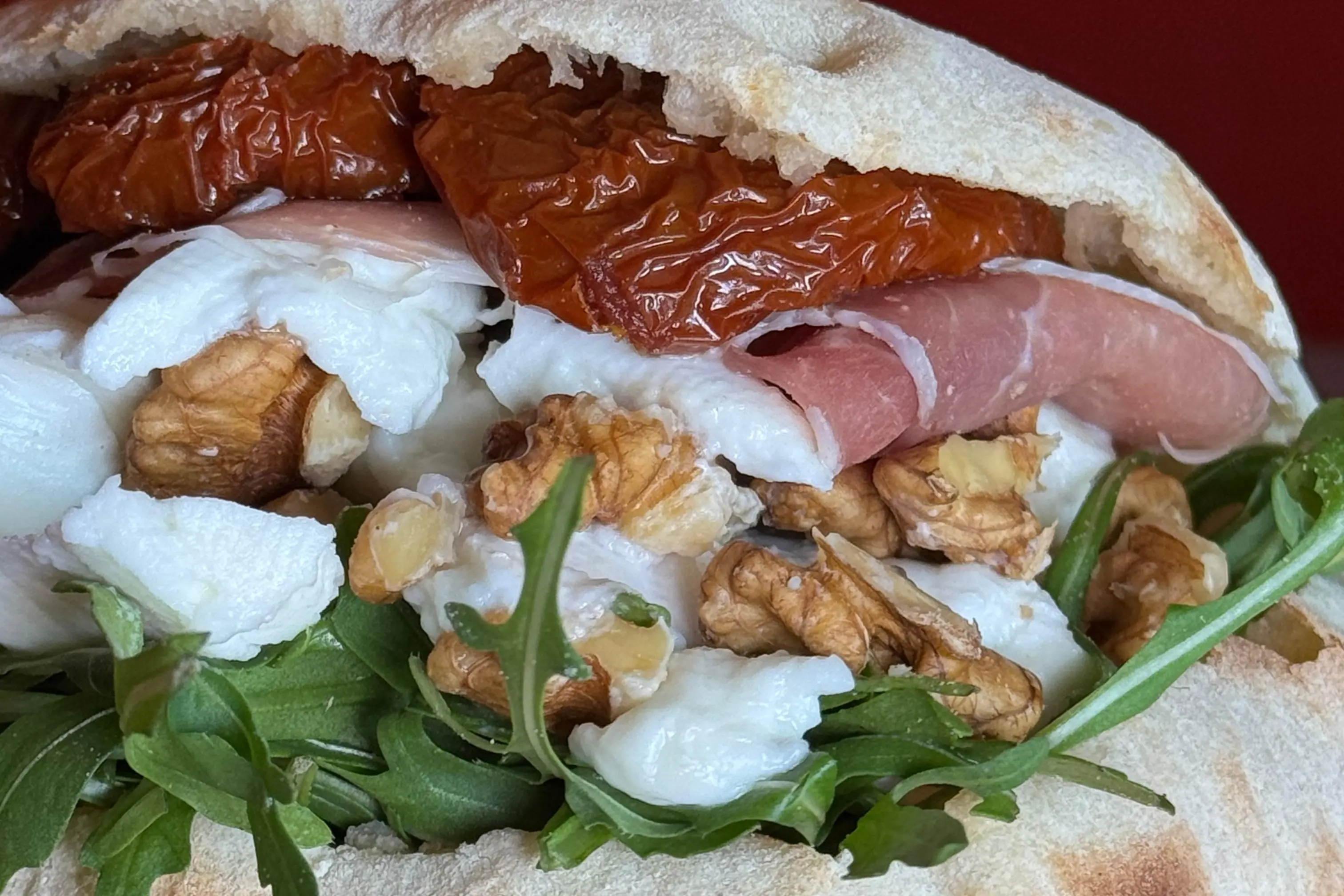 È ancora Brunori mania, nasce il panino dedicato al cantautore calabrese. Ed è già un successo\n