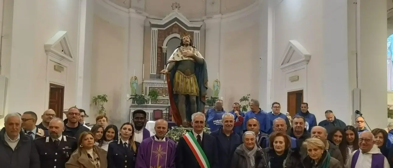 Dopo il restauro la statua ottocentesca di San Ferdinando torna a casa: comunità in festa nel Reggino\n
