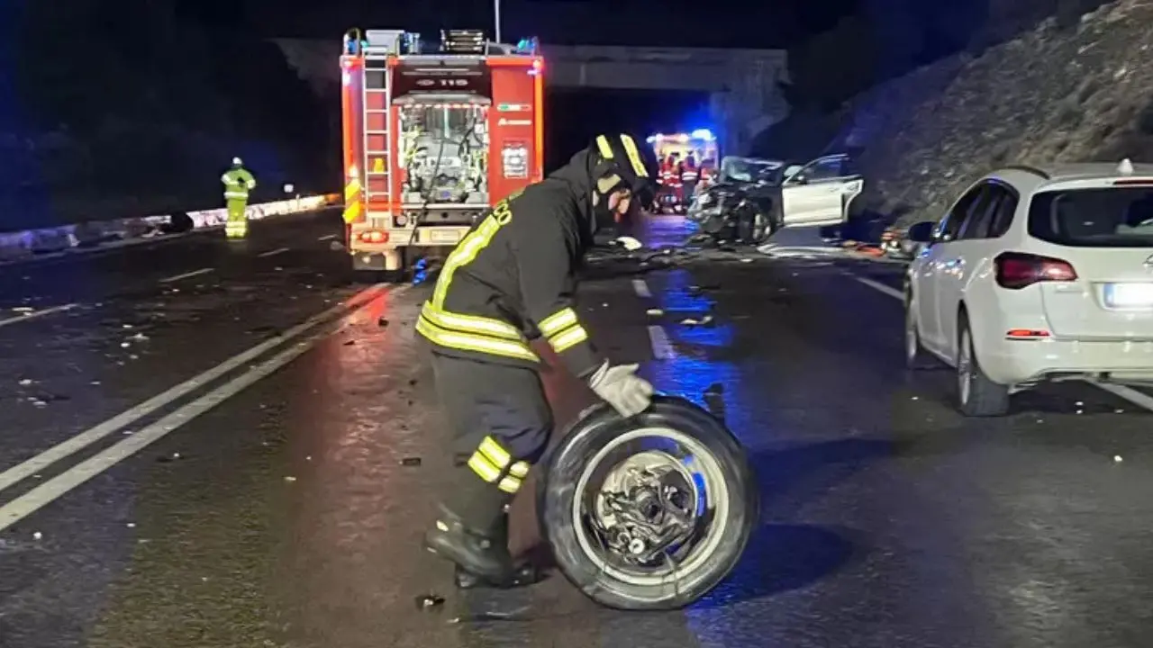 Scontro tra un’auto e un camion all’alba nel Bergamasco: due morti e due feriti\n