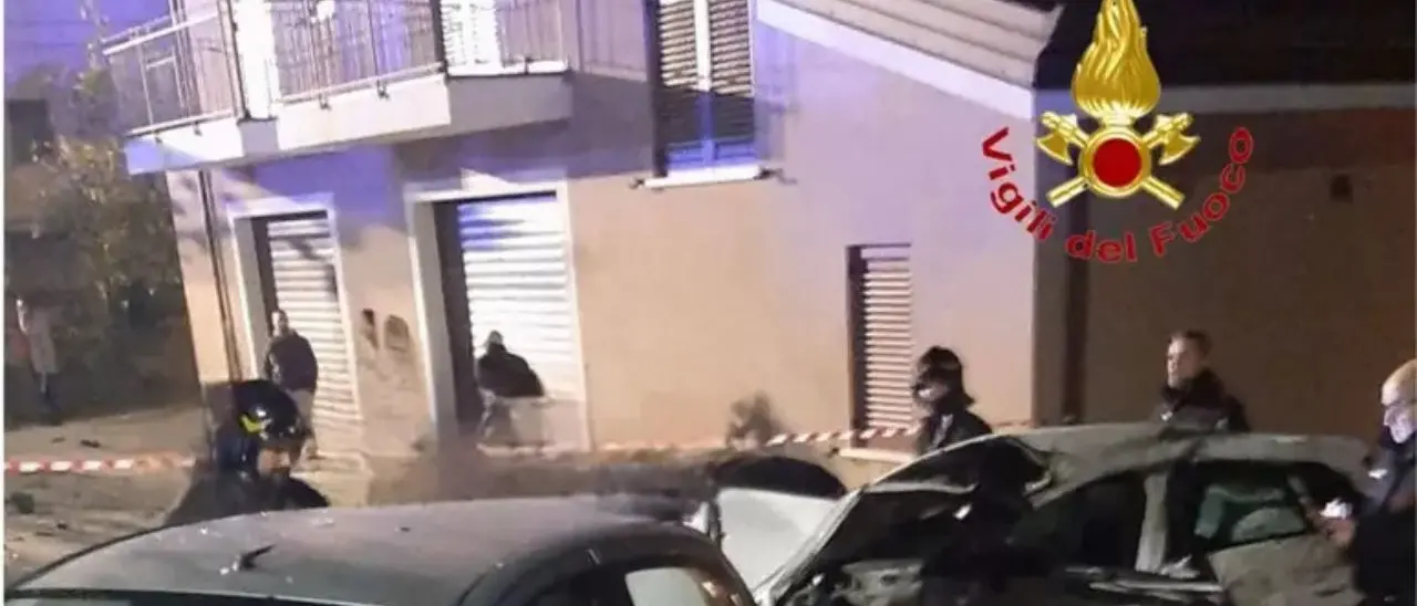 Tragico incidente stradale nella notte nel Salernitano: due morti e un ferito\n