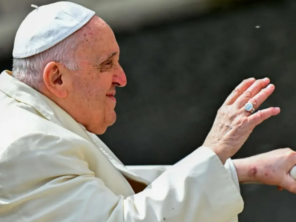 Papa Francesco sarà dimesso domani, poi convalescenza di almeno due mesi