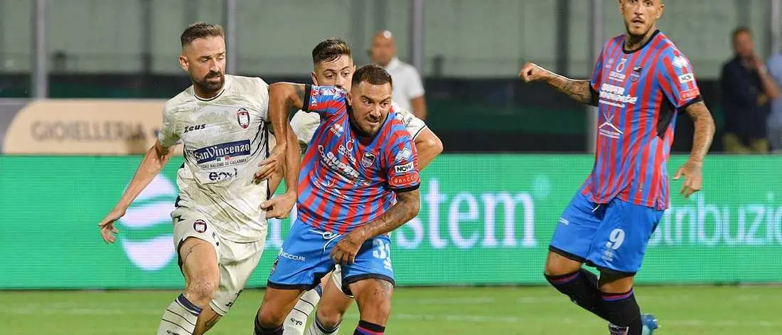 Catania-Crotone, Toscano e Longo non si fanno male: al Cibali finisce 0 a 0\n