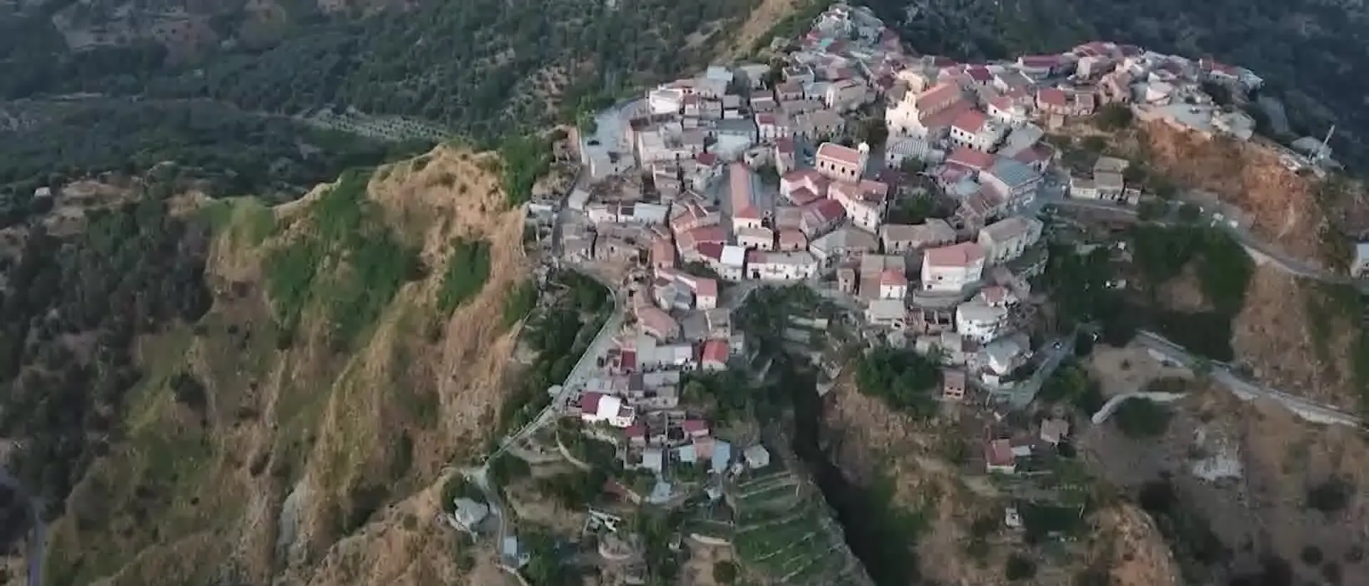 A San Lorenzo si punta sul turismo esperienziale: nel borgo grecanico un percorso che coniuga natura, antiche leggende e benessere