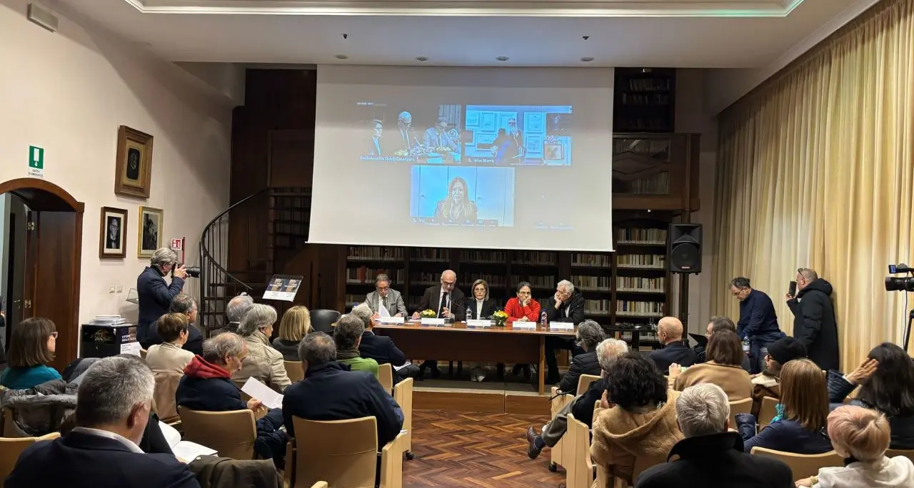 Fondazione Banca Montepaone, la presentazione di “Utopie dello sguardo”: un libro d’arte che diffonde bellezza e crea valore per la comunità\n