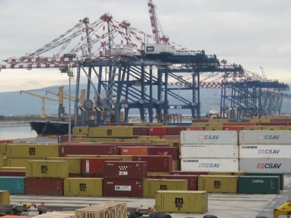 Porto di Gioia, i sindacati proclamano lo stato di agitazione del personale delle Dogane: «Perplessità nella riorganizzazione»