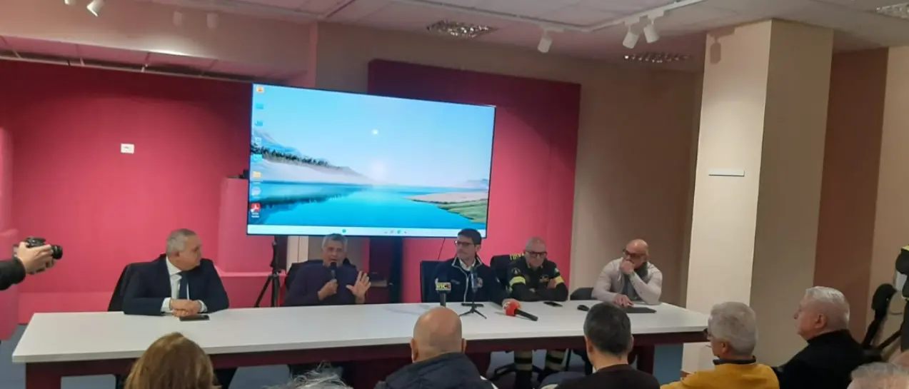 Sciame sismico nel Catanzarese, la Prociv incontra 50 dirigenti scolastici: «Sbagliato evacuare a ogni scossa»\n