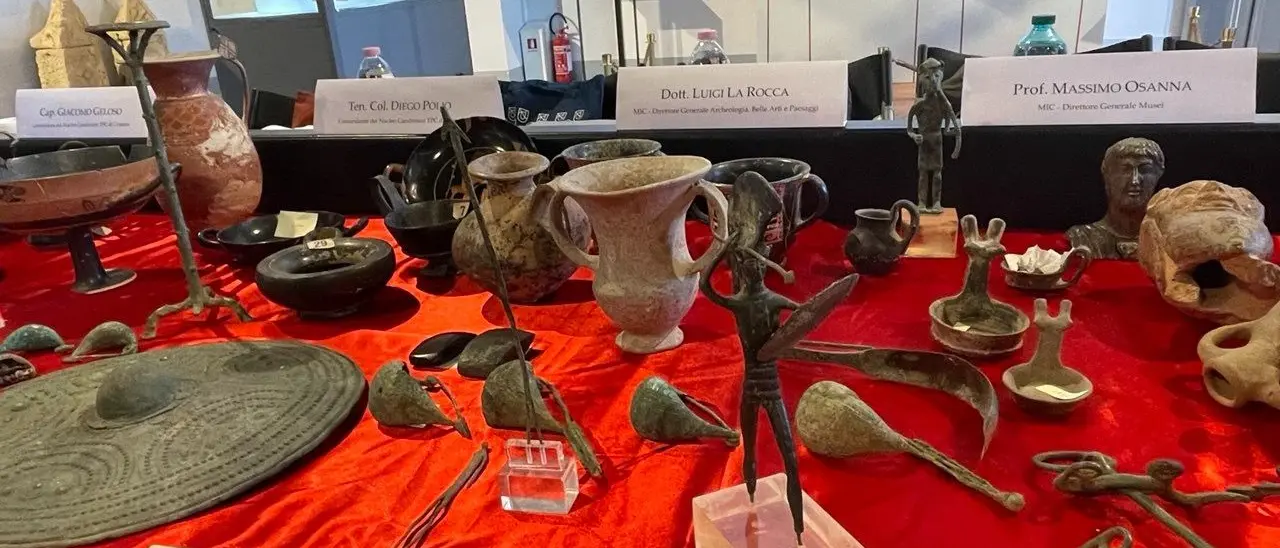 Gli Etruschi tornano a casa: 2mila reperti provenienti dalla Calabria consegnati al museo nazionale dell’Umbria\n\n\n