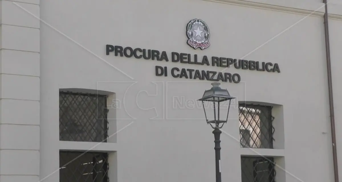 Dipendenti sfruttati nei supermercati del Catanzarese, chiesto il processo per l’imprenditore Paoletti e altri nove\u00A0\n