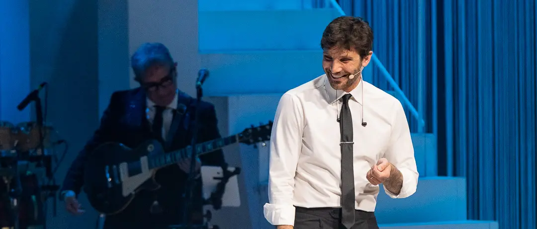 A Lamezia Terme Stefano De Martino con “Meglio Stasera”:\u00A0al Teatro di Parco Mitoio una\u00A0delle tappe del Summer Tour\n