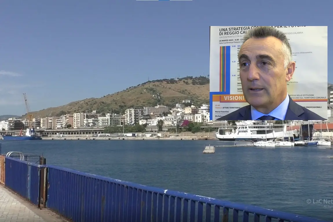 <p>Il porto di Reggio Calabria con il commissario dell&#39;autorit&agrave; portuale di Sistema dello Stretto nel riqudro</p>\\n