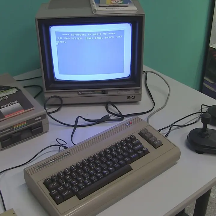 Rende, inaugurato il Museo interattivo di Archeologia informatica: tra i reperti più vecchi un pezzo degli anni Sessanta\n