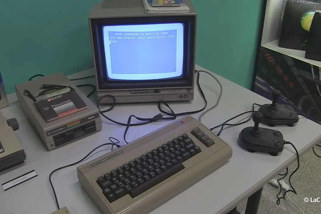 <p>Il Commodore 64, tra le apparecchiature informatiche esposte e fruibili all&#39;interno del museo</p>\\n