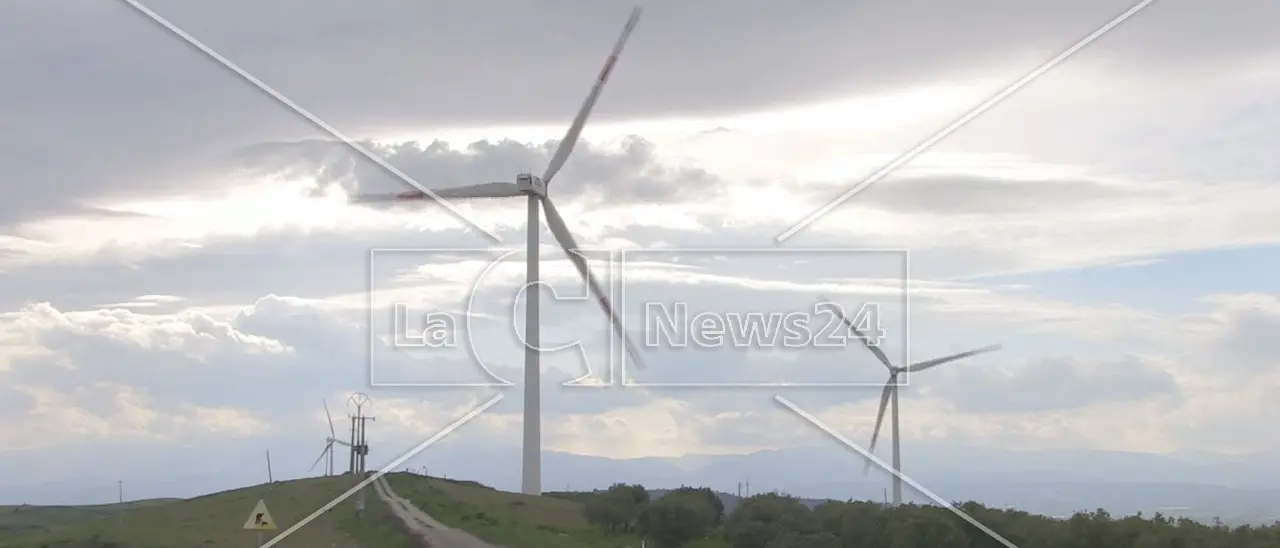 «L’eolico è diventato solo business e divora la Calabria»: le 15mila firme di Controvento sono un No a nuovi impianti