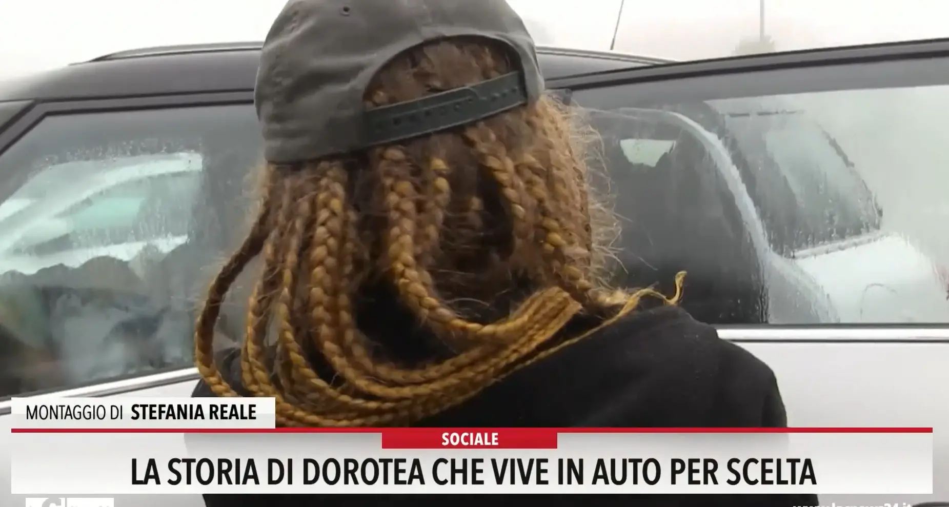 La storia di Dorotea che vive in auto per scelta