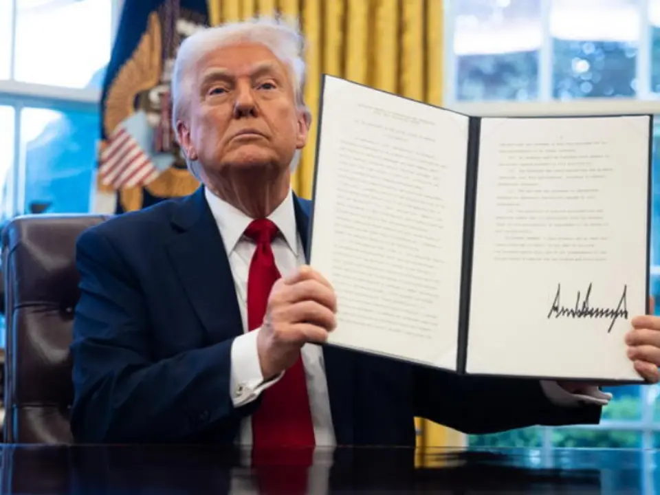 Trump annuncia dazi del 25% sulle auto importate: «È l’inizio della liberazione dell’America»