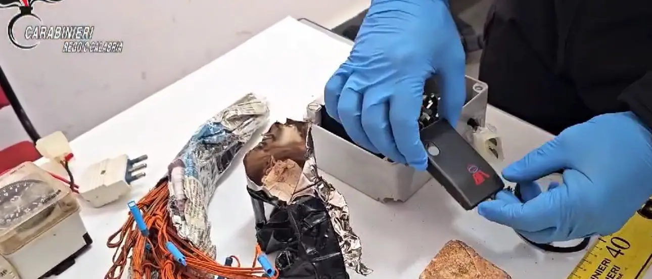 Reggio, armi usate per regolamenti di conti e intimidazioni: scoperto arsenale ad Arghillà, 9\u00A0arresti –\u00A0NOMI\n