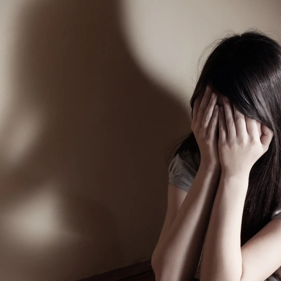 Sole e senza nessun aiuto economico, il grido d’aiuto di Laura e Marta vittime di violenza: «Viviamo nel terrore»