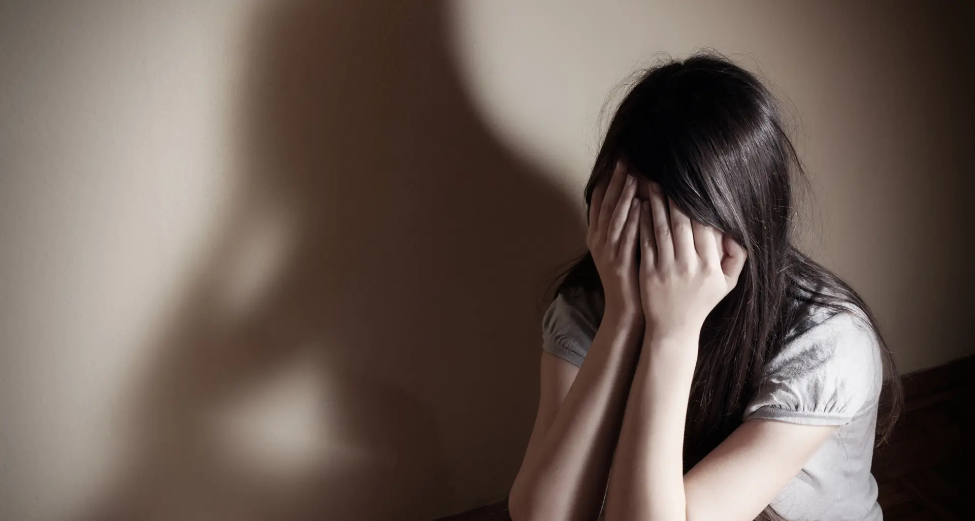 Sole e senza nessun aiuto economico, il grido d’aiuto di Laura e Marta vittime di violenza: «Viviamo nel terrore»